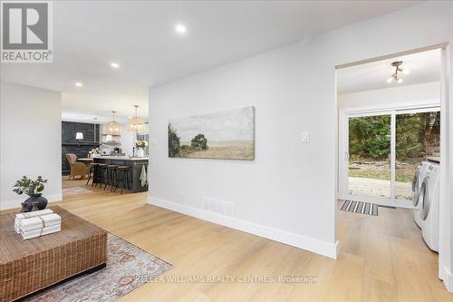 27 Broadview Avenue, Georgina, ON - Indoor Photo Showing Living Room