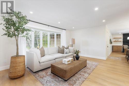 27 Broadview Avenue, Georgina, ON - Indoor Photo Showing Living Room