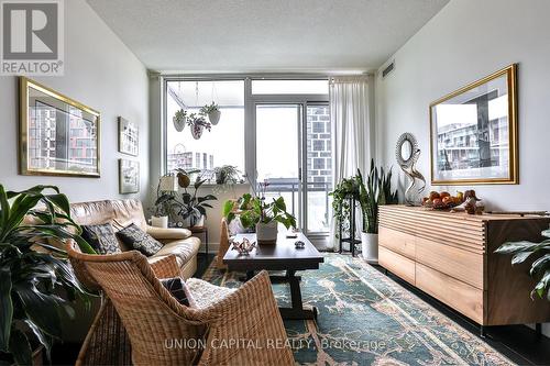 802 - 180 Enterprise Boulevard, Markham, ON - Indoor Photo Showing Living Room