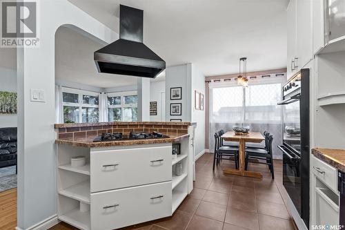 43 Galbraith Crescent, Saskatoon, SK - Indoor Photo Showing Kitchen