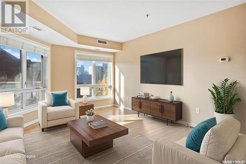 502 902 Spadina Crescent E, Saskatoon, SK - Indoor Photo Showing Living Room