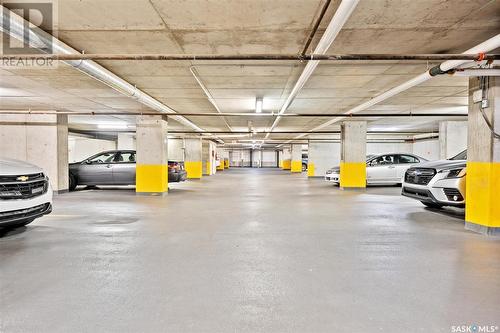 502 902 Spadina Crescent E, Saskatoon, SK - Indoor Photo Showing Garage