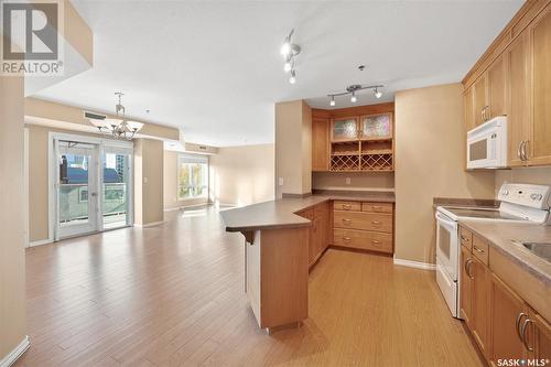 502 902 Spadina Crescent E, Saskatoon, SK - Indoor Photo Showing Kitchen