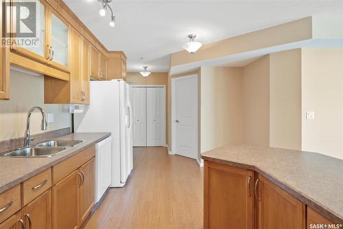 502 902 Spadina Crescent E, Saskatoon, SK - Indoor Photo Showing Kitchen With Double Sink