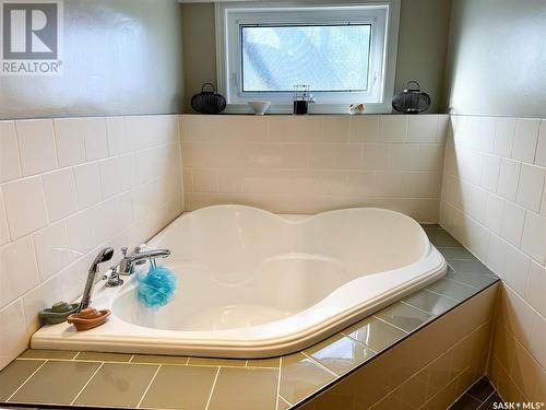 58 Dunfield Crescent, Meadow Lake, SK - Indoor Photo Showing Bathroom