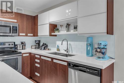 218 455 Rempel Lane, Saskatoon, SK - Indoor Photo Showing Kitchen With Stainless Steel Kitchen With Double Sink With Upgraded Kitchen