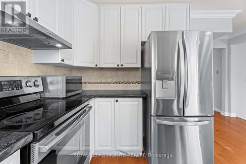 23 Shallice Court, Toronto, ON - Indoor Photo Showing Kitchen