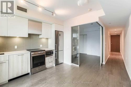 629 - 251 Jarvis Street, Toronto, ON - Indoor Photo Showing Kitchen With Upgraded Kitchen