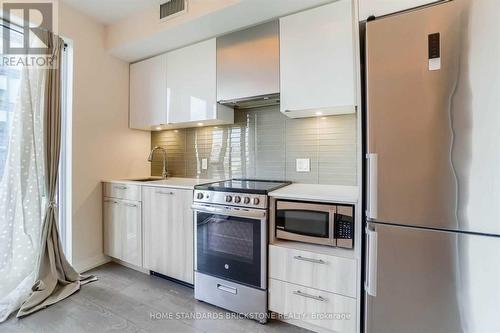 629 - 251 Jarvis Street, Toronto, ON - Indoor Photo Showing Kitchen