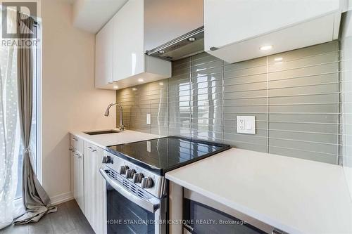 629 - 251 Jarvis Street, Toronto, ON - Indoor Photo Showing Kitchen With Upgraded Kitchen