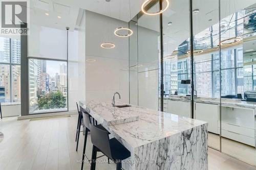 629 - 251 Jarvis Street, Toronto, ON - Indoor Photo Showing Kitchen