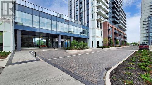 807 - 38 Honeycrisp Crescent, Vaughan, ON - Outdoor