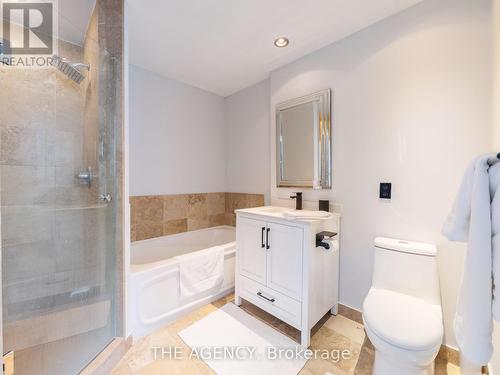 2201 - 218 Queens Quay W, Toronto, ON - Indoor Photo Showing Bathroom