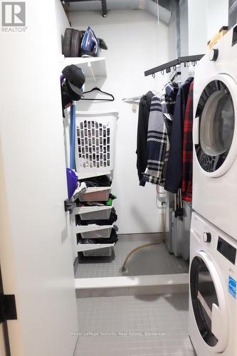 70 Chamberlain Avenue, Toronto, ON - Indoor Photo Showing Laundry Room