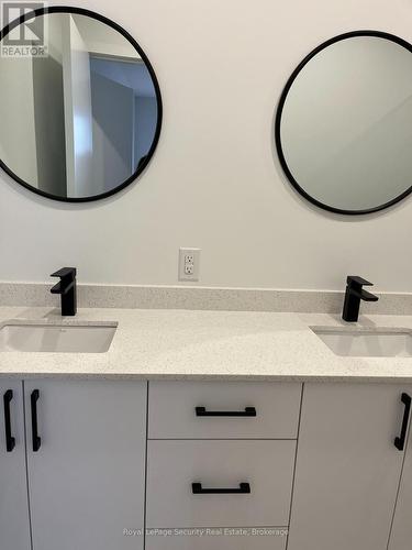 70 Chamberlain Avenue, Toronto, ON - Indoor Photo Showing Bathroom