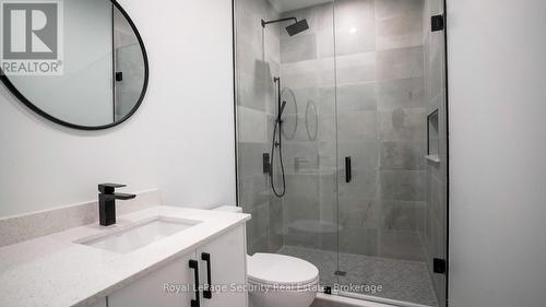 70 Chamberlain Avenue, Toronto, ON - Indoor Photo Showing Bathroom