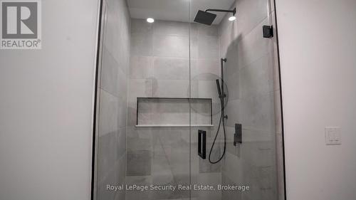 70 Chamberlain Avenue, Toronto, ON - Indoor Photo Showing Bathroom