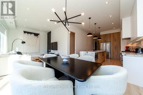 70 Chamberlain Avenue, Toronto, ON - Indoor Photo Showing Kitchen With Upgraded Kitchen