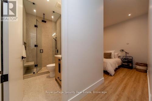 70 Chamberlain Avenue, Toronto, ON - Indoor Photo Showing Bathroom