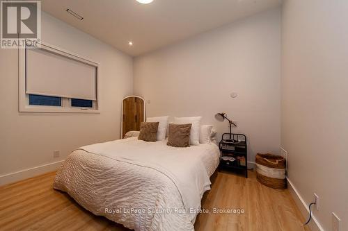 70 Chamberlain Avenue, Toronto, ON - Indoor Photo Showing Bedroom