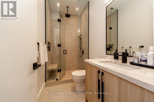 70 Chamberlain Avenue, Toronto, ON - Indoor Photo Showing Bathroom