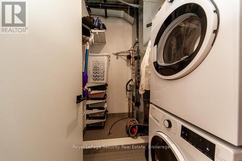 70 Chamberlain Avenue, Toronto, ON - Indoor Photo Showing Laundry Room