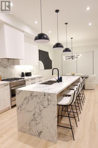 70 Chamberlain Avenue, Toronto, ON - Indoor Photo Showing Kitchen With Upgraded Kitchen