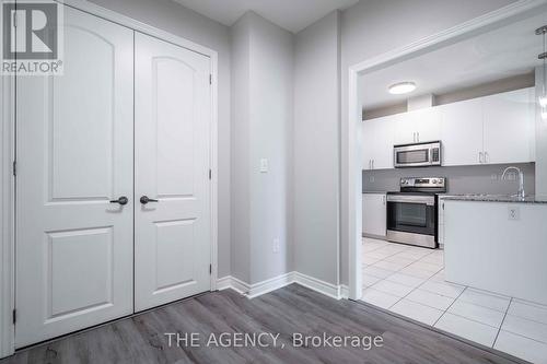 411 - 383 Main Street E, Milton, ON - Indoor Photo Showing Kitchen