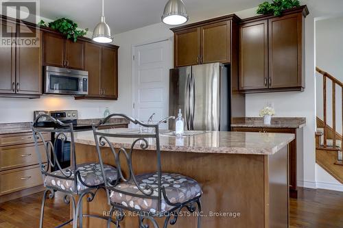 404 Clarkson Gate, Milton, ON - Indoor Photo Showing Kitchen