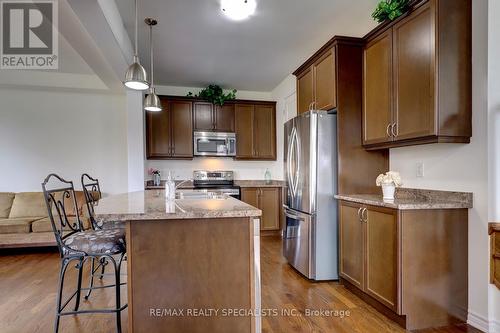 404 Clarkson Gate, Milton, ON - Indoor Photo Showing Kitchen With Stainless Steel Kitchen