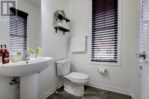 404 Clarkson Gate, Milton, ON - Indoor Photo Showing Bathroom