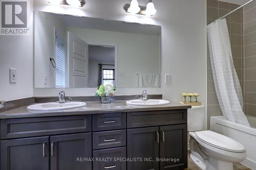 404 Clarkson Gate, Milton, ON - Indoor Photo Showing Bathroom