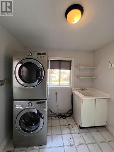 8 Ridelle Court, Brampton, ON - Indoor Photo Showing Laundry Room