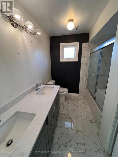 8 Ridelle Court, Brampton, ON - Indoor Photo Showing Bathroom