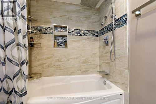 2431 Ploughshare Court, Mississauga, ON - Indoor Photo Showing Bathroom