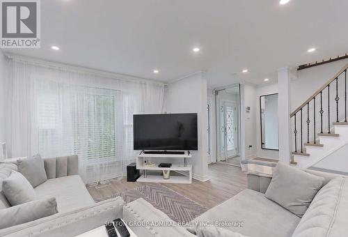 2431 Ploughshare Court, Mississauga, ON - Indoor Photo Showing Living Room