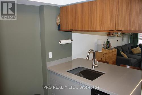 1104A - 3605 Kariya Drive, Mississauga, ON - Indoor Photo Showing Kitchen