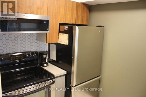 1104A - 3605 Kariya Drive, Mississauga, ON - Indoor Photo Showing Kitchen