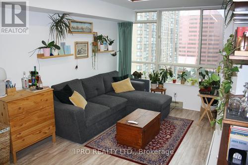 1104A - 3605 Kariya Drive, Mississauga, ON - Indoor Photo Showing Living Room