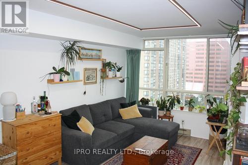 1104A - 3605 Kariya Drive, Mississauga, ON - Indoor Photo Showing Living Room