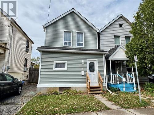 View of front facade with a porch - 21 Minto Avenue, Hamilton, ON 