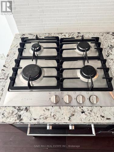 827 - 29 Queens Quay E, Toronto, ON - Indoor Photo Showing Kitchen