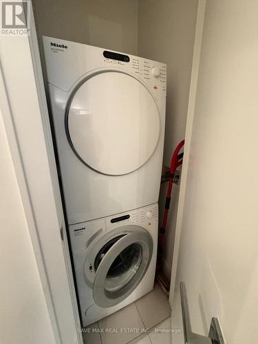 827 - 29 Queens Quay E, Toronto, ON - Indoor Photo Showing Laundry Room