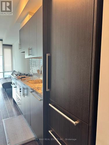 827 - 29 Queens Quay E, Toronto, ON - Indoor Photo Showing Kitchen