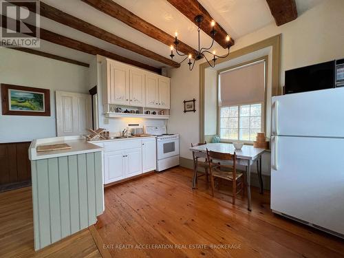 69 12Th Concession Road, South Frontenac (Frontenac South), ON - Indoor Photo Showing Kitchen