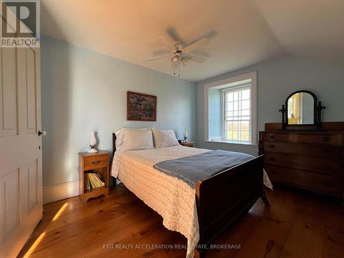 69 12Th Concession Road, South Frontenac (Frontenac South), ON - Indoor Photo Showing Bedroom