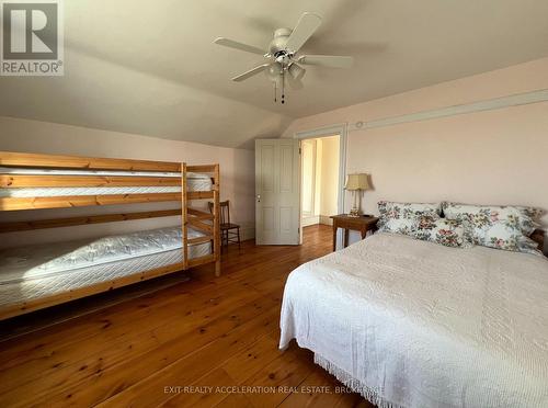 69 12Th Concession Road, South Frontenac (Frontenac South), ON - Indoor Photo Showing Bedroom