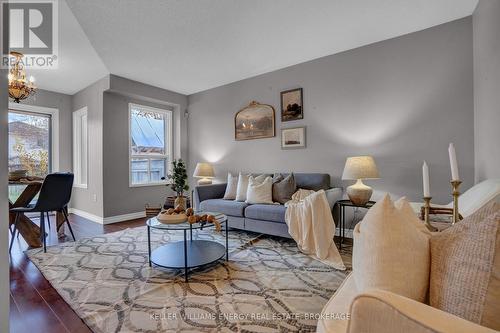 35 Goodwin Avenue, Clarington (Bowmanville), ON - Indoor Photo Showing Living Room