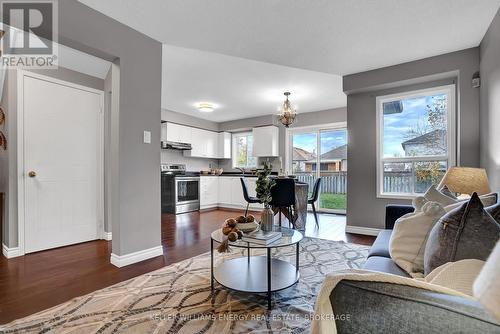 35 Goodwin Avenue, Clarington (Bowmanville), ON - Indoor Photo Showing Living Room