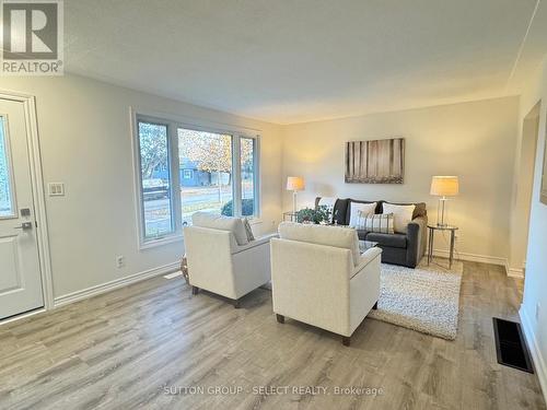 275 Robin Road, London, ON - Indoor Photo Showing Living Room